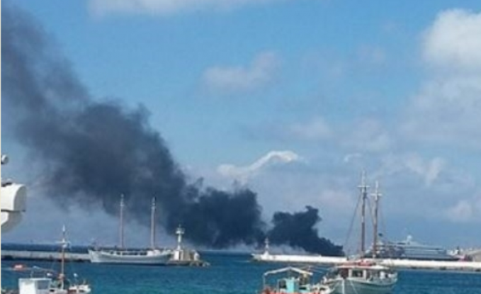 Μύκονος: Βυθίστηκε τελικά το σκάφος που πήρε φωτιά - Media