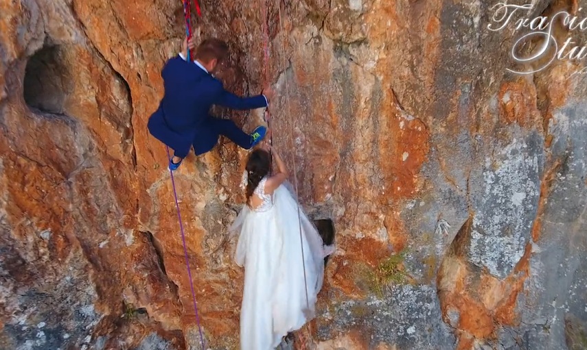 Τρελάθηκαν η νύφη και ο γαμπρός – Για μια φωτογράφηση πήραν τα βουνά (Video) - Media