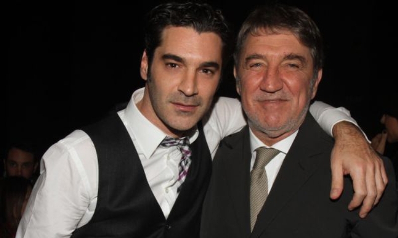 Μπλεξίματα για τον πατέρα του Χριστόφορου Παπακαλιάτη - Media