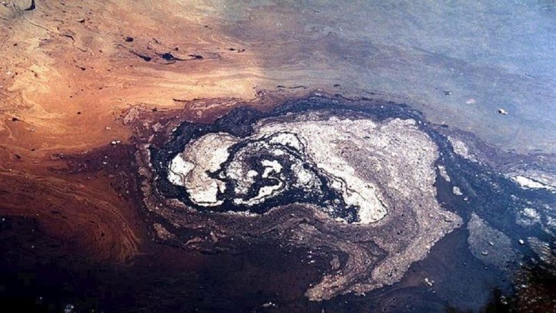 Φορτωμένο με 2.570 τόνους καύσιμα το δεξαμενόπλοιο που βυθίστηκε στον Σαρωνικό - Media