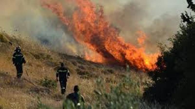 Μεγάλη φωτιά με δύο μέτωπα στην Αχαΐα - Απειλούνται τέσσερις κοινότητες και ένα μοναστήρι  (Videos) - Media