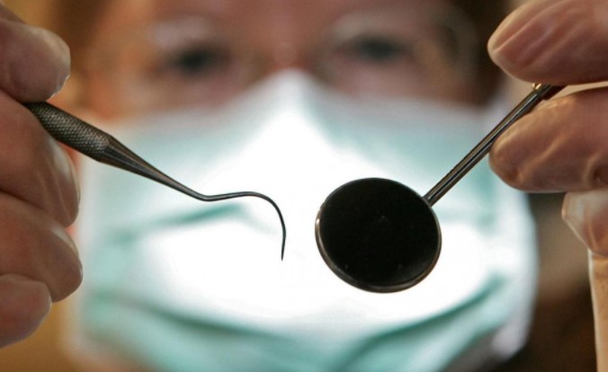 Βρήκαν τη λύση στην έλλειψη οδοντιάτρων - Ρομπότ έκανε μόνο του επέμβαση  - Media