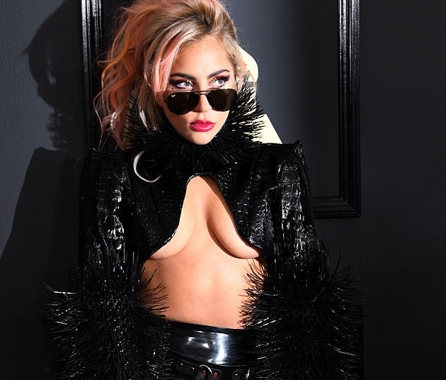 Lady Gaga: Τόπλες και οργισμένη με τη Μαντόνα σε νέο ντοκιμαντέρ (Photos) - Media