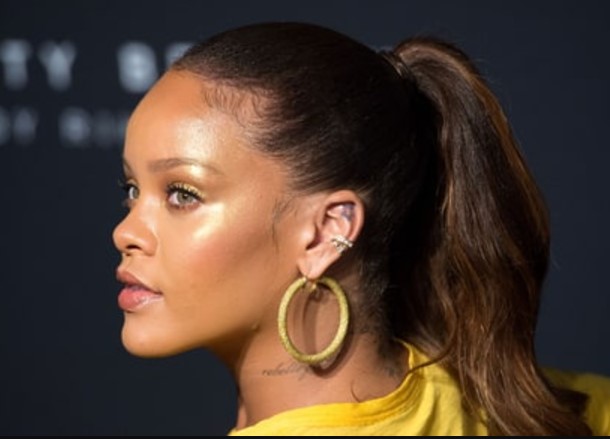 Έξαλλη με την άγνοια των θαυμαστών της η Ριάνα: Μα, ούτε το όνομά μου; - Media