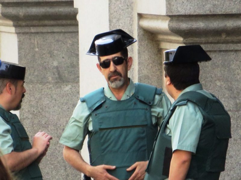 Αγριεύουν τα πράγματα στην Καταλωνία: Εθνοφυλακή στο τοπικό υπουργείο Οικονομικών - Media