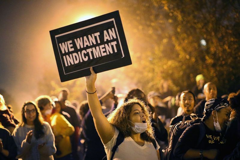 Νέες διαδηλώσεις στο Σεντ Λούις για την αθώωση αστυνομικού που σκότωσε Αφροαμερικάνο - Media