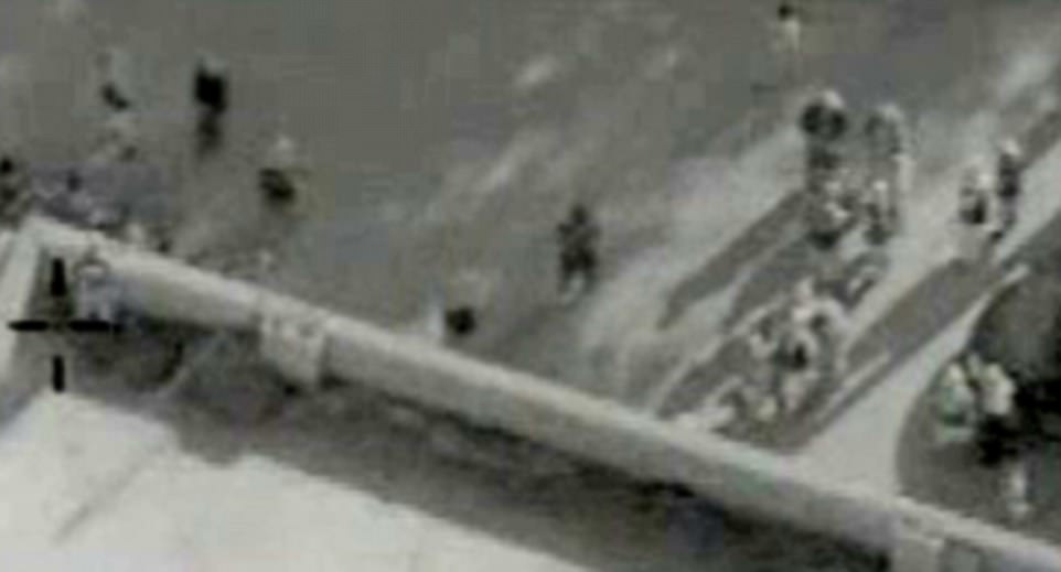 Με βόμβα πιλότοι της RAF σταμάτησαν δημόσια εκτέλεση του ISIS (Video) - Media