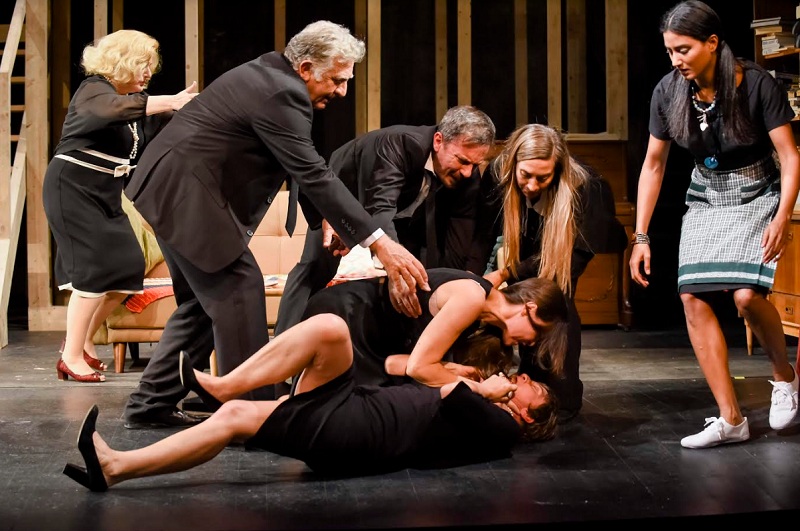 Tracy Letts «ΑΥΓΟΥΣΤΟΣ» (August: Osage County) 2ος χρόνος –Σκηνοθεσία: Κωνσταντίνος Μαρκουλάκης- Από 4 Οκτωβρίου στο Θέατρο Δημήτρης Χόρν - Media