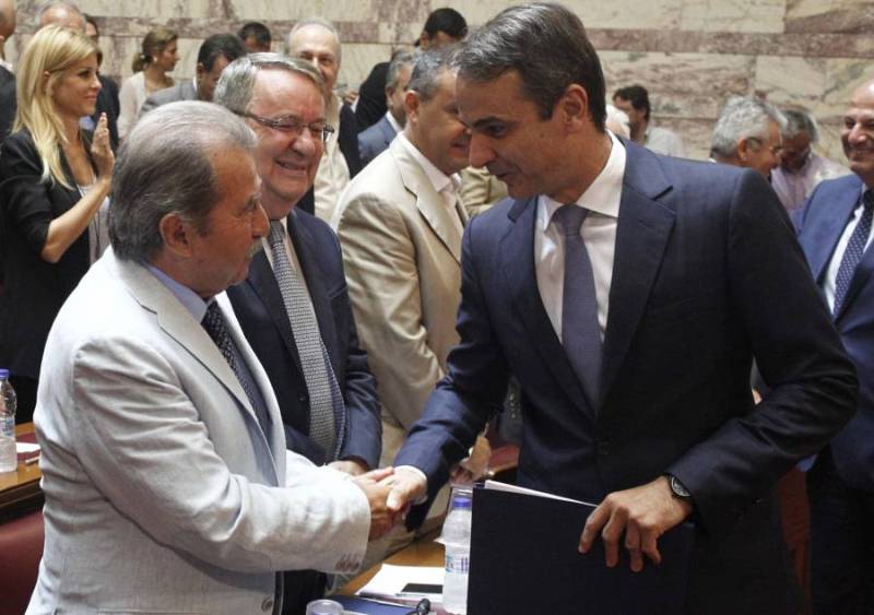 Ο γιος Τραγάκης ζητά συγγνώμη από τη ΝΔ και "υμνεί" τον Μητσοτάκη: Πριν τον αγαπούσα τώρα τον λατρεύω - Media