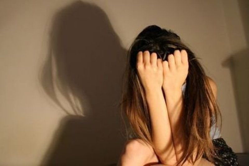 Θύμα βιασμού 16χρονη – Τρεις άνδρες την ακολούθησαν σε σταθμό τρένου - Media