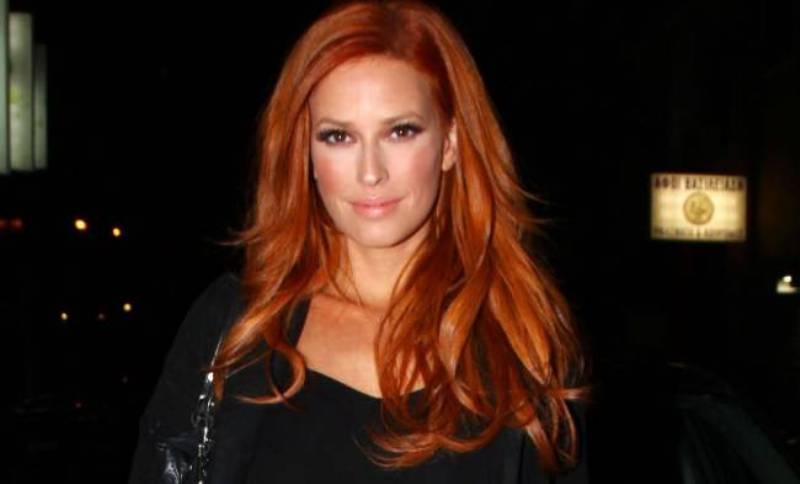 Η Σίσσυ Χρηστίδου κάνει botox μπροστά στην κάμερα (Video) - Media