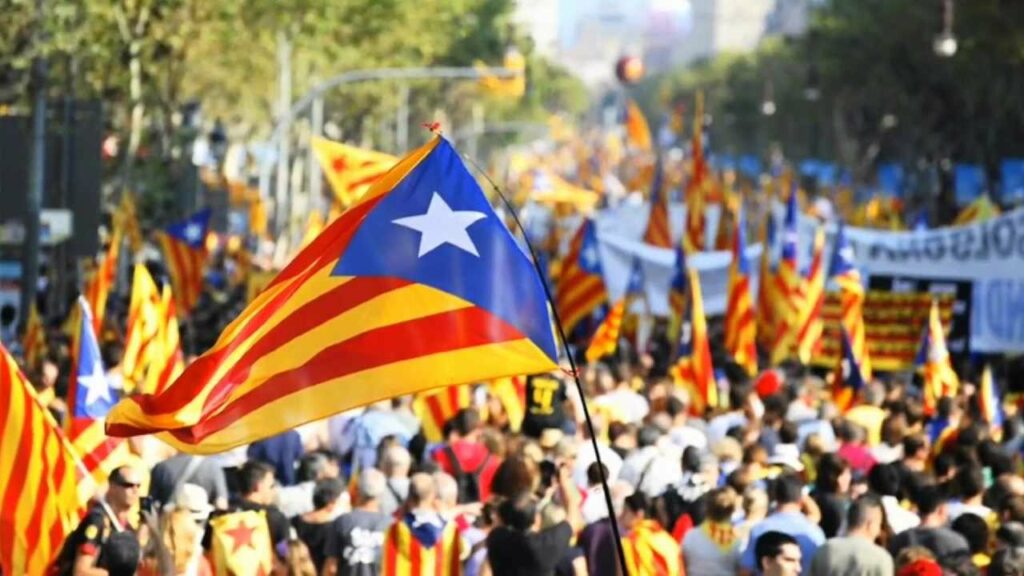 Καταλονία: Οργανώνουν μαζικές διαδηλώσεις μετά τις συλλήψεις αυτονομιστών ηγετών - Media