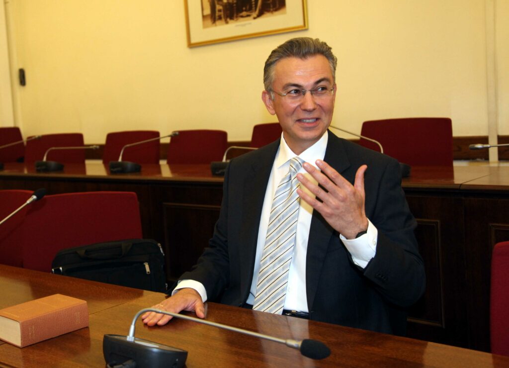 Ρουσόπουλος: Σκέφτομαι σοβαρά την επιστροφή στην πολιτική - Media