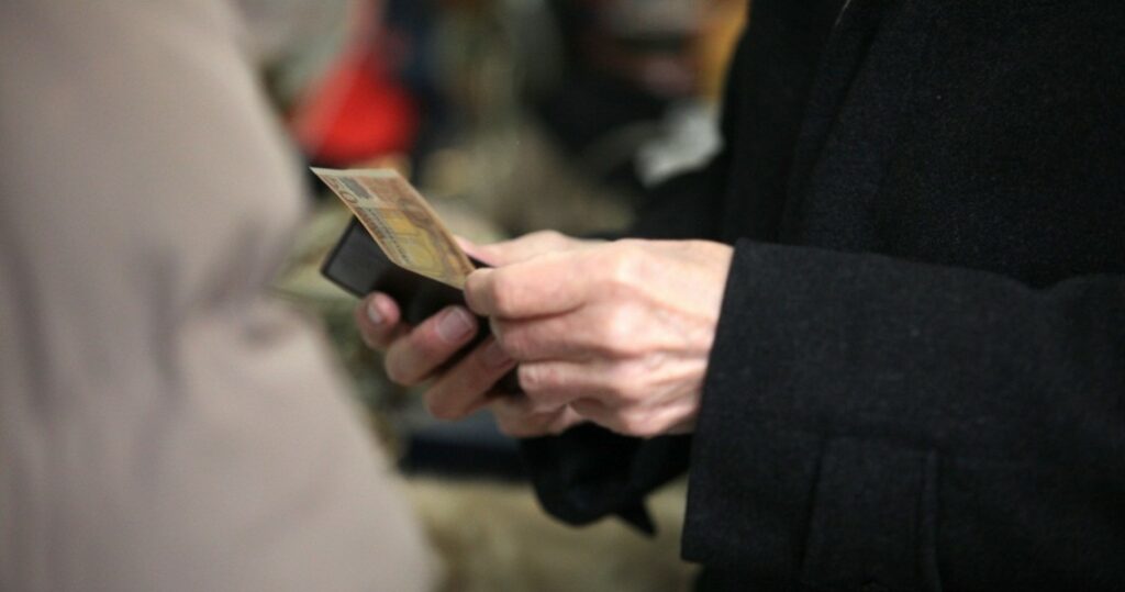 Κοινωνικό Μέρισμα: Ποιοι θα πάρουν 1.000 ευρώ έως τα Χριστούγεννα - Media