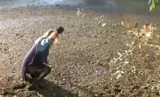 Δημοσιογράφος «βούλιαξε» on air στη λίμνη της Καστοριάς (Video) - Media