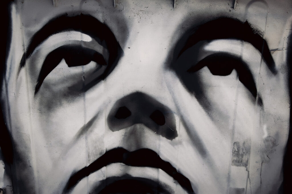 Ο Αλέξης Τσίπρας έγινε γκράφιτι σε κάδο απορριμμάτων (Photos) - Media Gallery