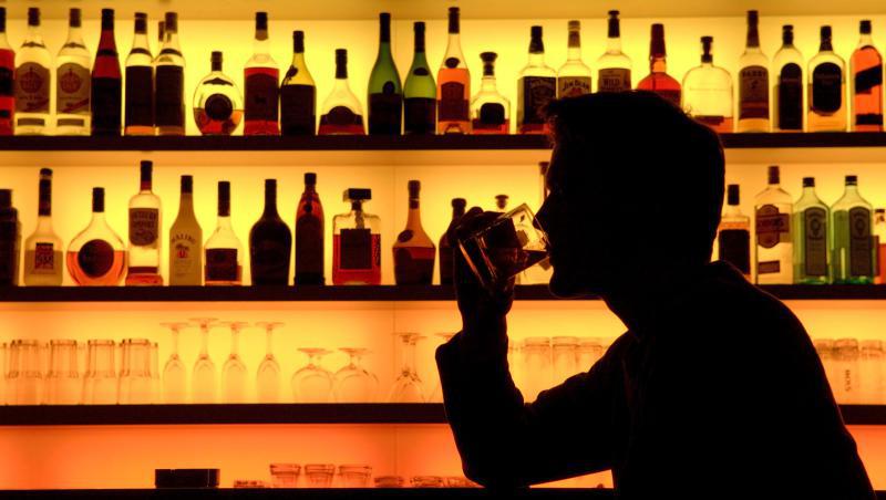 Γνωστό μπαρ στο Γκάζι πουλούσε «μπόμπες» και χάπια για τη στυτική δυσλειτουργία - Media