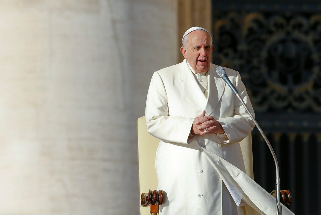 «Καρφιά» του Πάπα κατά Τραμπ για την συμφωνία των Παρισίων - Media