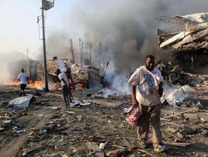 «Λουτρό» αίματος στη Σομαλία: Ξεπερνούν τους 200 οι νεκροί από την έκρηξη παγιδευμένου οχήματος  - Media