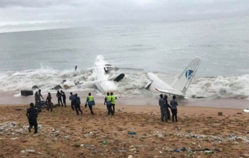 Ακτή Ελεφαντοστού: Τουλάχιστον τέσσερις άνθρωποι σκοτώθηκαν σε συντριβή αεροσκάφους  - Media