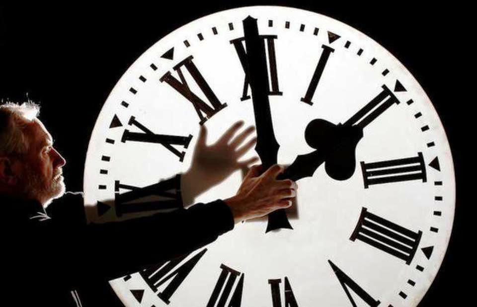 Ξημερώματα Κυριακής: Γυρίζουμε τα ρολόγια μας μια ώρα πίσω - Media