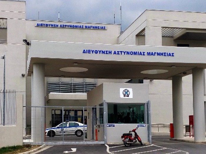 Σοκ στο Βόλο: Αδέσποτη σφαίρα καρφώθηκε στο λαιμό 26χρονου - Media