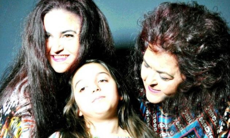 Συγκινεί το μήνυμα της κόρης της Βέτας Μπετίνη, 11 μέρες μετά τον χαμό της: «Μαμά μας λείπεις»  - Media