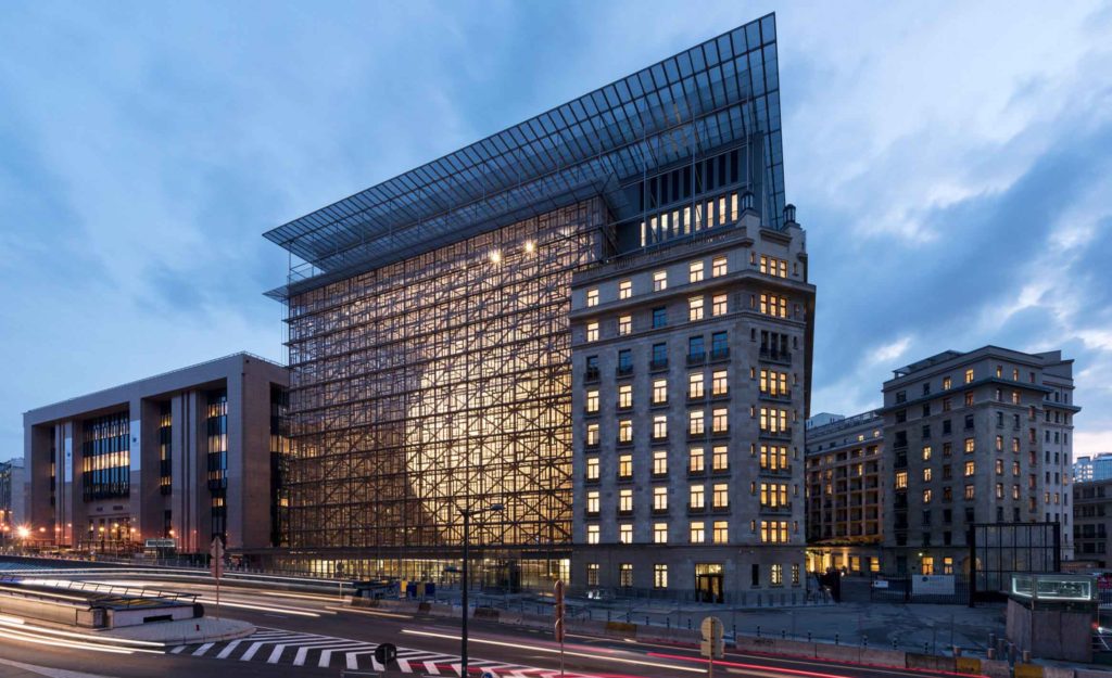 Βρυξέλλες: Αναθυμιάσεις χημικών σε κτίριο της ΕΕ – 13 άτομα δηλητηριάστηκαν - Media