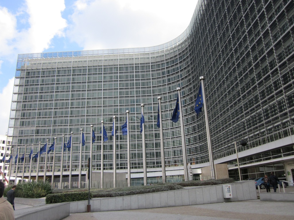 Αισιοδοξία στις Βρυξέλλες: Η Ελλάδα μπορεί να ολοκληρώσει με επιτυχία το πρόγραμμα του ESM - Media