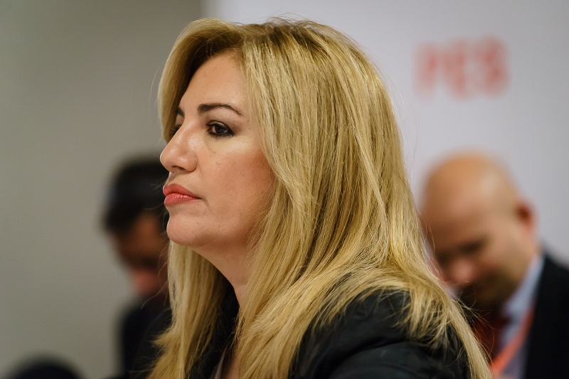 Γεννηματά: Το ρατσιστικό τέρας είναι ζωντανό και προκαλεί - Media