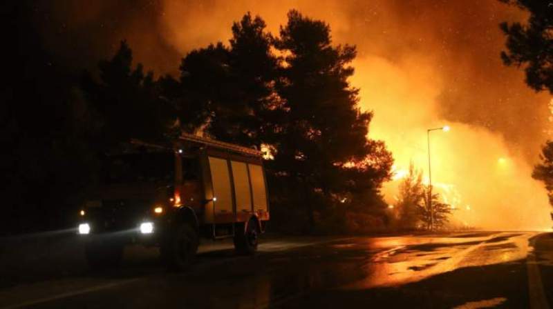 Συνεχίζεται η μάχη με τις φλόγες τη Σέτα Ευβοίας - Media