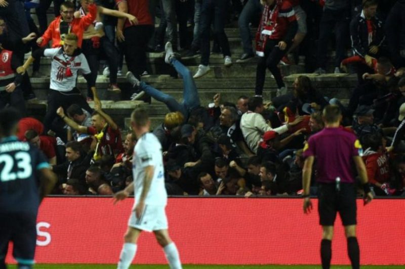 Κατέρρευσε φράχτης ασφαλείας σε γήπεδο στη Γαλλία – 29 τραυματίες (Video, Photos) - Media