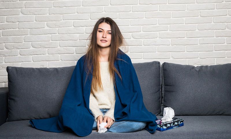 Σας τριγυρνάει γρίπη ή κρυολόγημα; Τι πρέπει να πιείτε για να τονωθείτε - Media