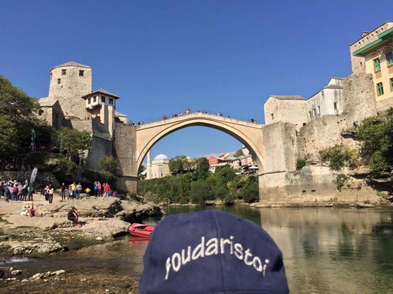 Καπέλο μόνο, ταξιδεύει σε όλο τον κόσμο και «ρίχνει» το facebook – Σε ποιον ανήκει (Photos)  - Media