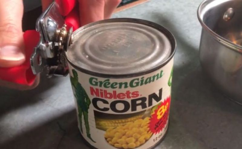 Καπάκια από κονσέρβες και αναψυκτικά: Γιατί πρέπει να τα καθαρίζεις πάντα πριν τα ανοίξεις - Media