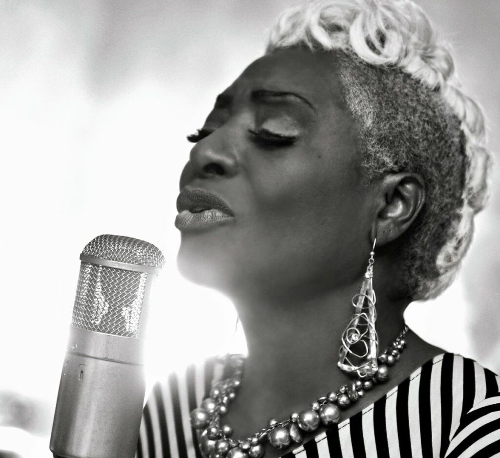 Martha High & The Soul Cookers: Η soul diva και μούσα του James Brown! - Media