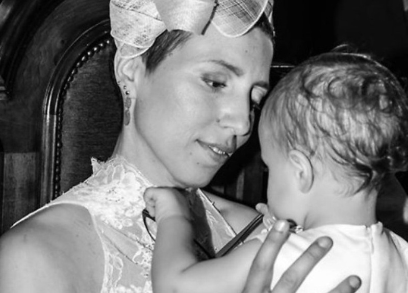 «Έφυγε» 40χρονη από καρκίνο – Άφησε 17 δώρα στην κόρη της, ένα για κάθε γιορτή γενεθλίων της μέχρι να ενηλικιωθεί - Media