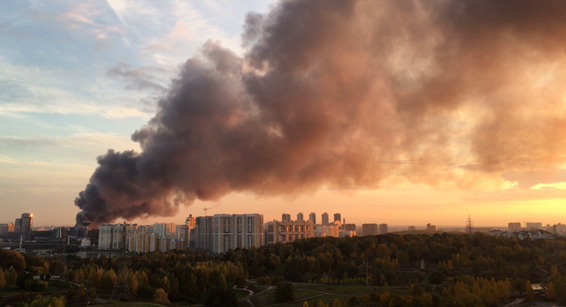Κόλαση φωτιάς στη Μόσχα: Καίγεται εμπορικό κέντρο - Εκκενώνεται η περιοχή (Photos, Video) - Media