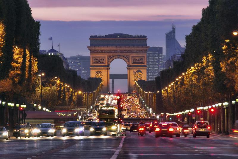 Το Παρίσι αποκλείει βενζινοκίνητα και ντιζελοκίνητα οχήματα ως το 2030 - Media