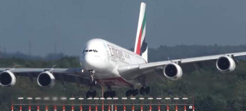 Δραματική προσγείωση αεροπλάνου Α380 -Το πήρε ο αέρας! (Video) - Media