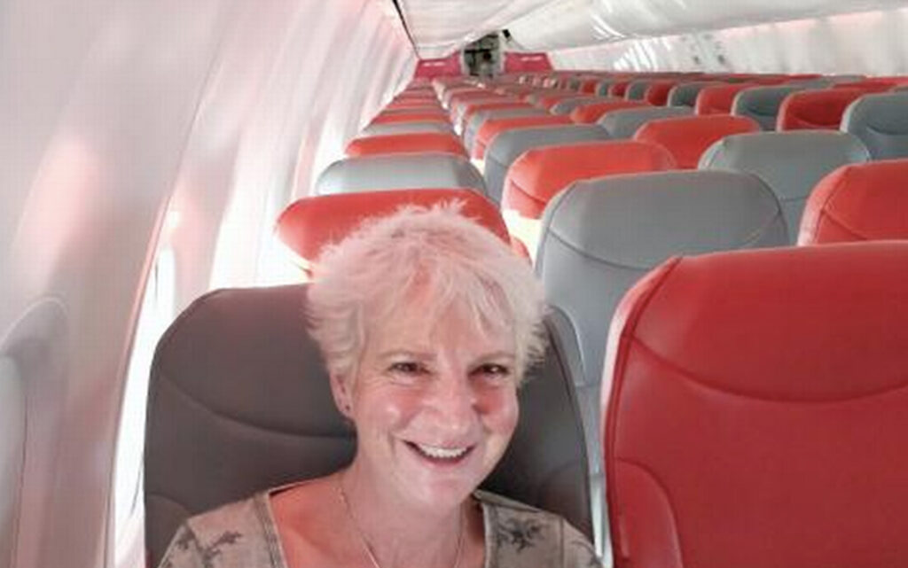 Σκωτσέζα συγγραφέας μοναδική επιβάτις πτήσης για Κρήτη (Video)       - Media