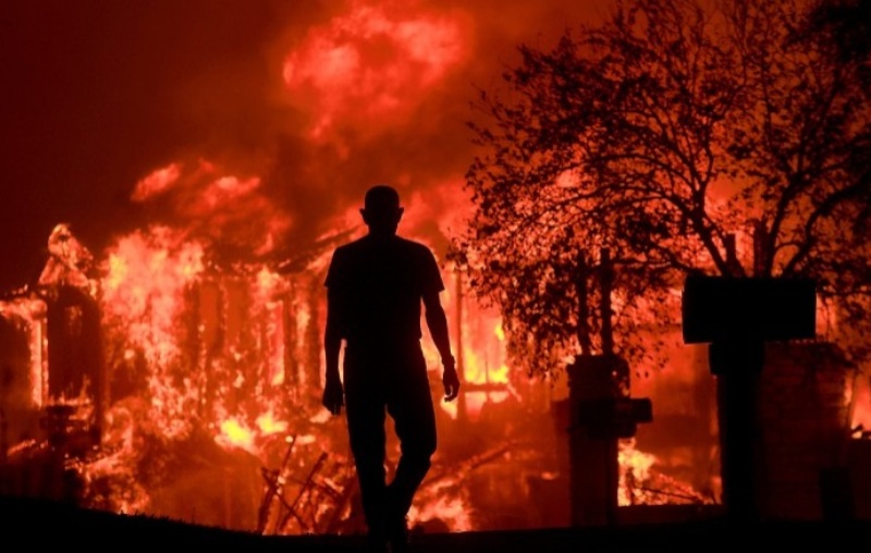 Φλεγόμενη «κόλαση» η Καλιφόρνια: Τουλάχιστον 23 νεκροί από γιγάντιες πυρκαγιές (Photos) - Media
