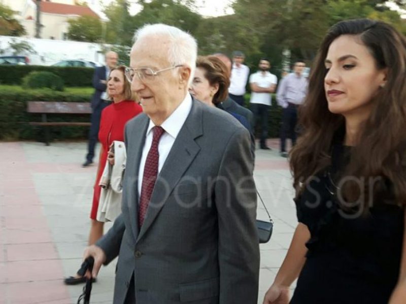 Εντυπωσιακή η κόρη του Χρήστου Σαρτζετάκη – Τον συνόδευσε στα Χανιά (Photos) - Media