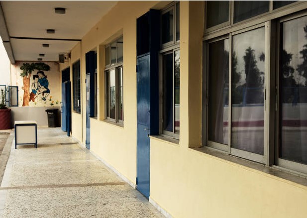 Μάστιγα οι επιθέσεις με ναφθαλίνη σε σχολεία: Στο νοσοκομείο 13χρονη - Media