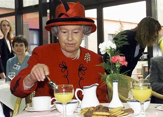 Το «σπαρτιάτικο» πρωινό που τρώει καθημερινά η βασίλισσα Ελισάβετ - Media