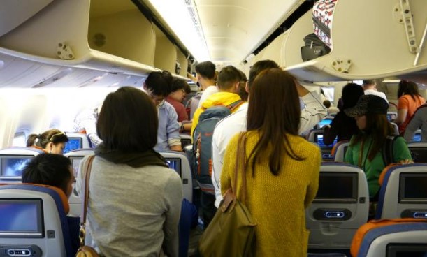 Πτήση… στα όρθια! Αεροπορική εταιρία προτείνει την πολιτική όρθιων επιβατών - Media