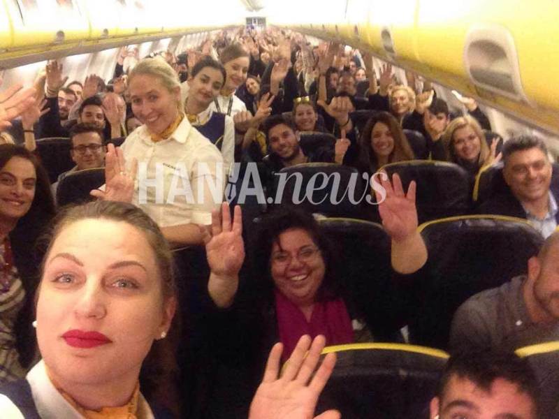 Χανιά: Τέλος εποχής για τη Ryanair – Η τελευταία πτήση και η selfie (Photos & Video)  - Media
