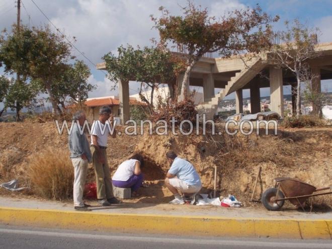 Συναγερμός στην Κρήτη: Βρέθηκε ανθρώπινος σκελετός δίπλα σε πεζοδρόμιο  - Media