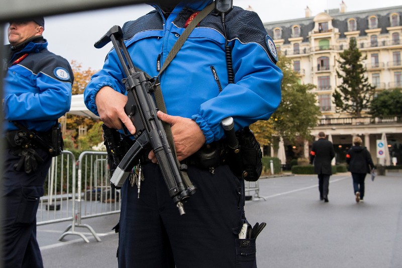 Ελβετία: Πρόσφυγας απειλούσε με μαχαίρια - Νεκρός από πυρά αστυνομικού - Media