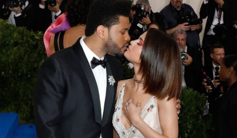 Σελένα Γκόμεζ: Μόλις χώρισε και την... παρηγορεί ο πρώην! (Photos) - Media